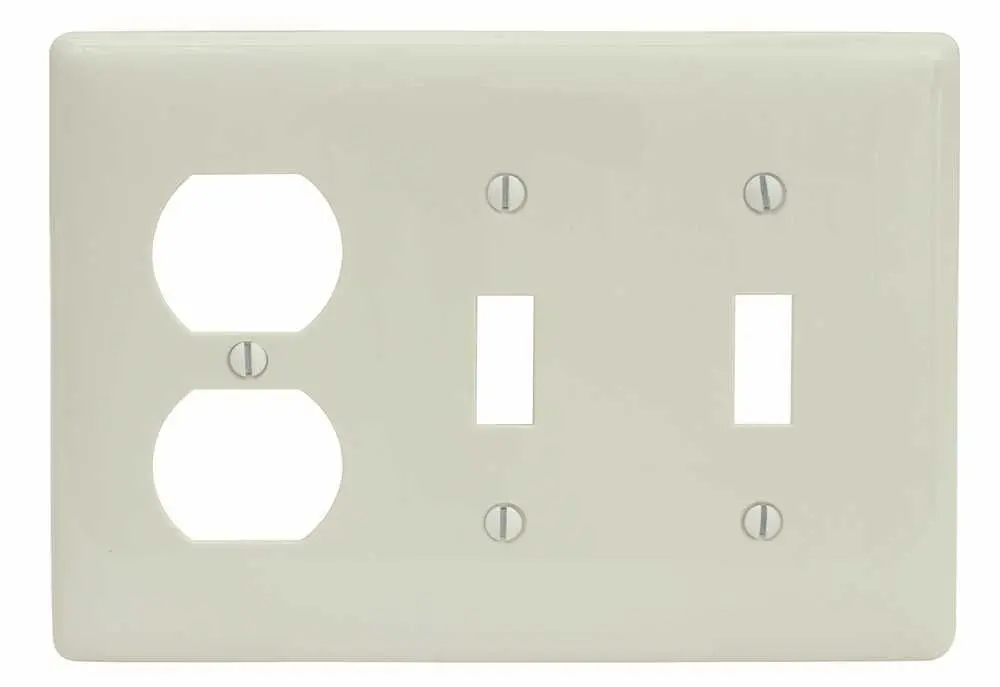 Wallplate Toggle 3 Gang Duplex White 1