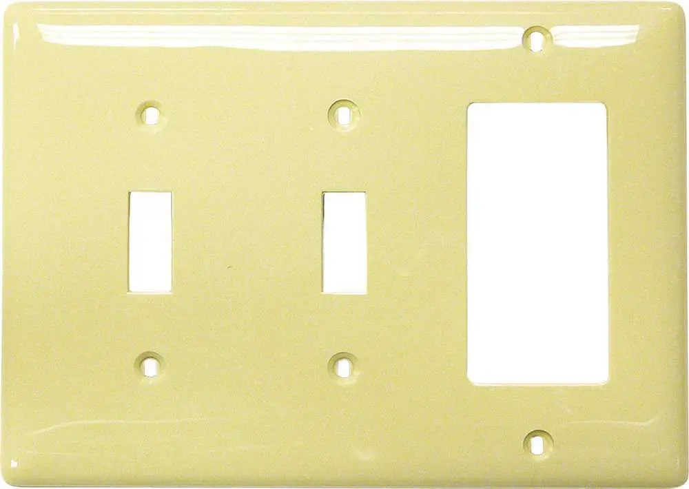 Wallplate Toggle 3 Gang White 1