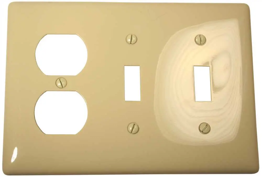 Wallplate Midi Toggle 3-Gang-Duplex Ivory 1