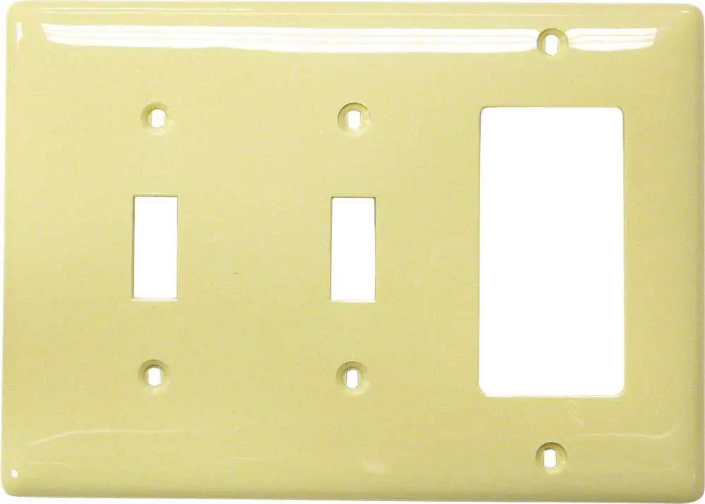 Decorator Wallplate Midi Toggle 3 Gang White 1