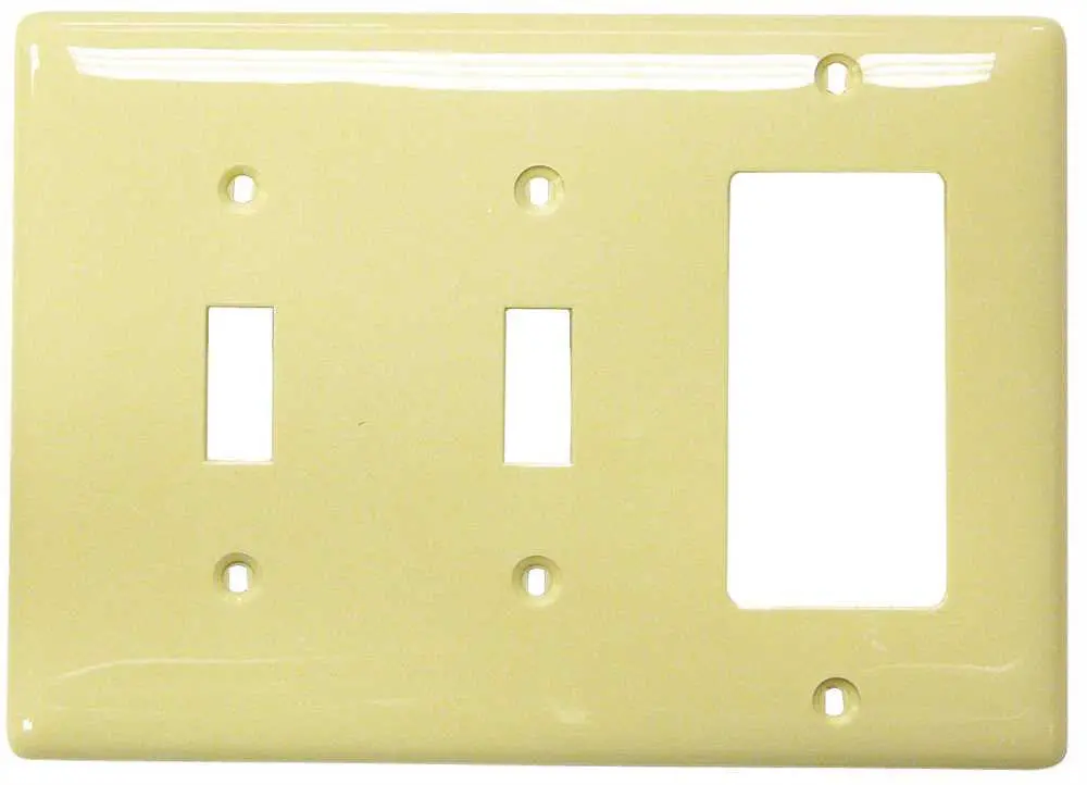 Decorator Wallplate Midi Toggle 3 Gang Ivory 1