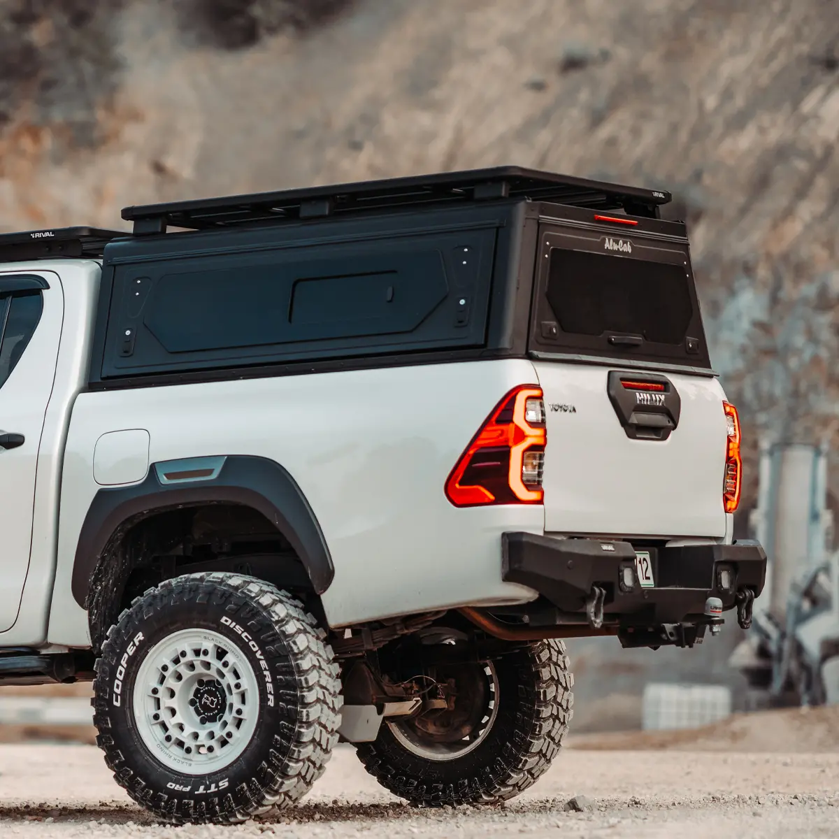 Hardtop Alu-Cab Contour Toyota Hilux 2016 À Présent 1